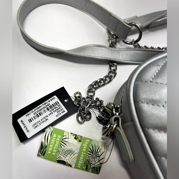 Badgley Mischka Quilted Camera Bag•Back Slip Pocket•Metallic Grey• NWT• MSRP $79 - Picture 6 of 6